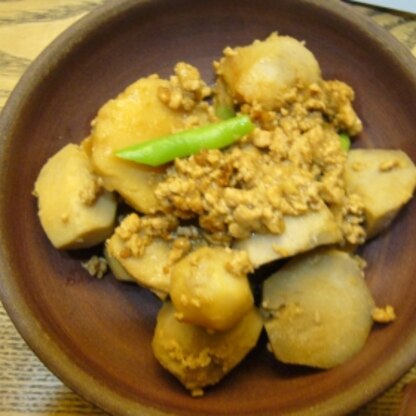 鶏ミンチで作りました。生姜がいいですね～　いつもは里芋をあまり食べない主人もほっこりで美味しいとたくさん食べてくれました。有難うございました。